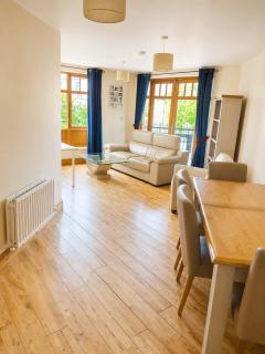 Stylish 2BR wiz Free Parking near Castleknock - 0
