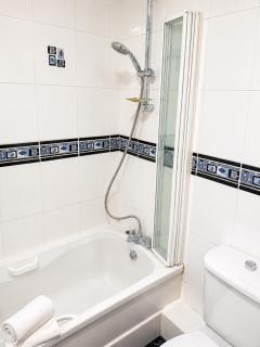 Stylish 2BR wiz Free Parking near Castleknock - 4