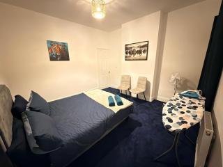 Modern home for 8-3BR - Doncaster station-Eco-Power Stadium- Free Parking - 3