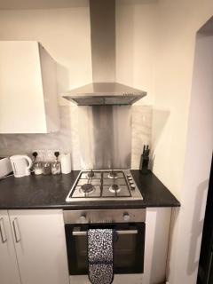 Big Stay- Sleeps 8 - Contractors, Families & Students - Smart TV & WiFi - Near Eco-Power Stadium & Station - 3