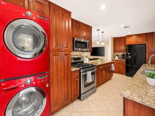 Private Pool I Office I 3 Queen Beds I Spring Branch - 5