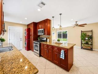 Private Pool I Office I 3 Queen Beds I Spring Branch - 4
