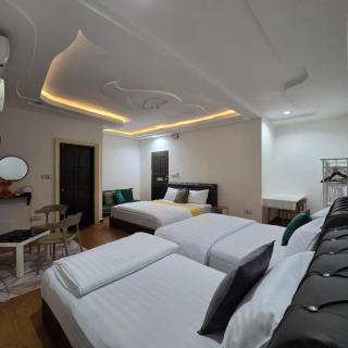 The Magnificent White House Semporna - 7
