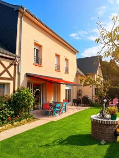 Charming 4BR House with AC & Parking - 15 min to Rouen - 0