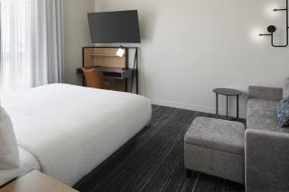TownePlace Suites by Marriott Montreal Airport - 3