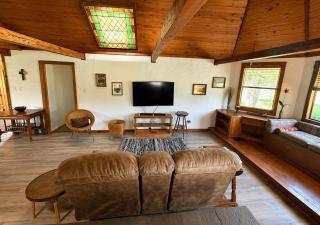 Historic Country Cabin Hot Tub Pet-Friendly - 3