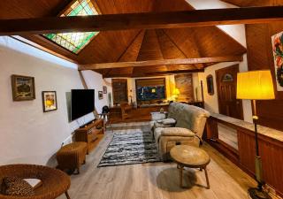 Historic Country Cabin Hot Tub Pet-Friendly - 5