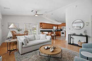 Coastal Waterfront Retreat by Beach Dream Catcher - 1