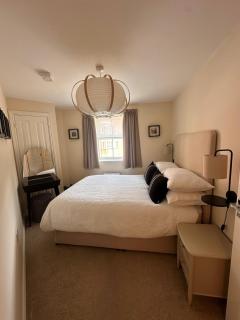 Cosy 2-bed Solihull apartment - 2