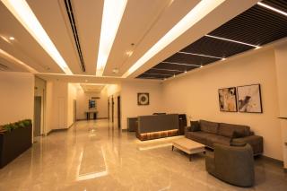 The Golden Nest - Sunlit Studio near Airport - 5
