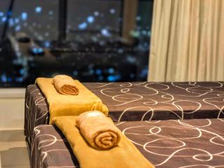 2-bedroom apartment with pool, gym and views from the 35th floor! - 0