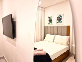 2-bedroom apartment with pool, gym and views from the 35th floor! - 6