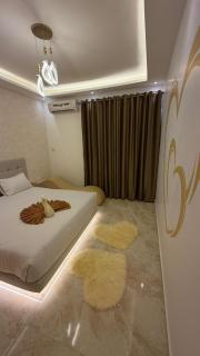 Golden Heart Flat - 9