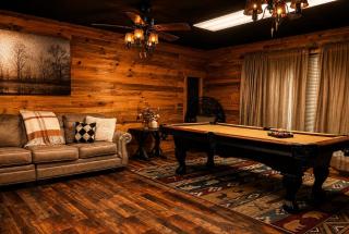 Rustic Hideaway Hot Tub Fire Pit Game Room Basketball Goal - 5