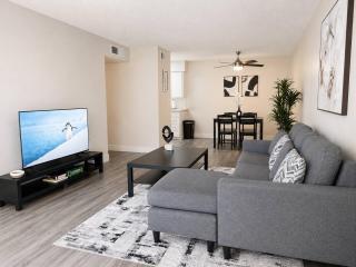 Modern & Stylish Mesa Oasis 2BR/2BA - Pool View - 0