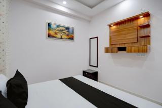 Hotel O Rooftop Inn - 2