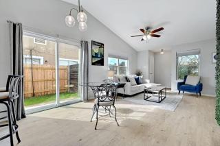 South Austin Retreat Pet-Friendly Townhouse - 4