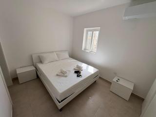 Gzira flat - 4 Min Walk to the Seafront - Fully AC - 3