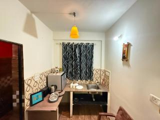 Sandy Toes Studio Walk to Beach Wi-Fi AC Parking - 2