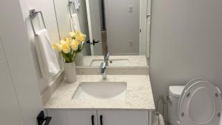 Modern Suite - 5 Min to US Border and Hwy 99 - 7