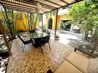 Large home 1 blk from beach with private courtyard - 1