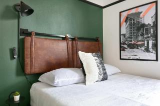 Gaslamp suite Retreat Queen Bed WiFi - 6