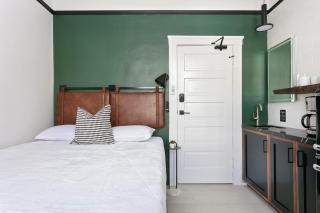 Central Gaslamp suite Queen Bed and WiFi - 5