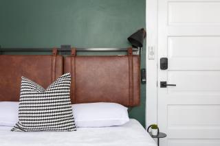 Central Gaslamp suite Queen Bed and WiFi - 6