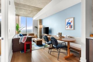 Downtown Skyline & Lake Views l Rooftop Pool - 9