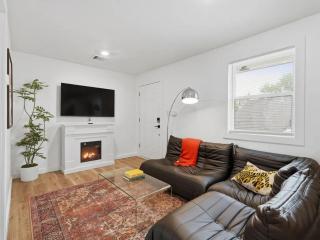 Cozy 2BR Near NRG & Downtown Houston - 0