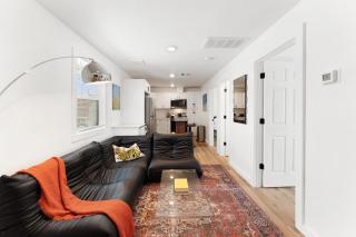 Cozy 2BR Near NRG & Downtown Houston - 1