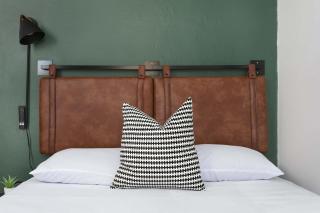 Renovated Gaslamp suite WiFi and Smart TV - 6