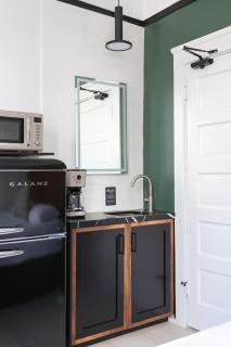 Renovated Gaslamp suite WiFi and Smart TV - 3