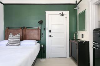 Gaslamp Quarter suite Modern Comfort & Style - 5