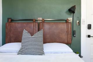 Gaslamp Quarter suite Modern Comfort & Style - 4