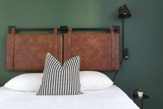 Renovated suite Smart Amenities & Comfort - 6