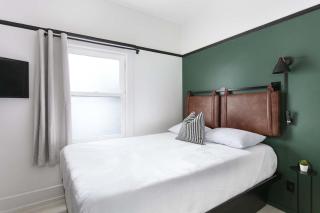 Stylish Gaslamp suite in Historic Hotel - 0