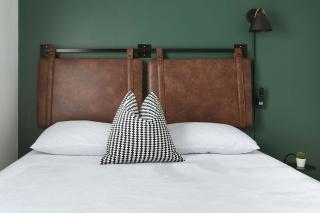 Stylish Gaslamp suite in Historic Hotel - 9