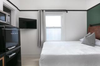 Stylish Gaslamp suite in Historic Hotel - 7
