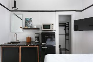 Stylish Gaslamp suite in Historic Hotel - 6
