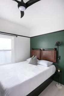 Stylish Gaslamp suite in Historic Hotel - 4