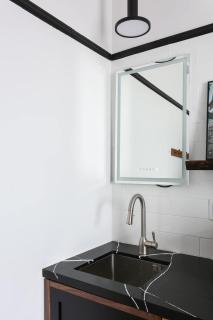 Stylish Gaslamp suite in Historic Hotel - 2