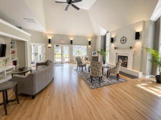 Tranquil Villa by Mohegan Sun with Pool & Hot Tub - 4