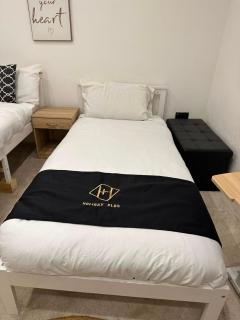 Holiday Plus - 50 Palatine Road - 9