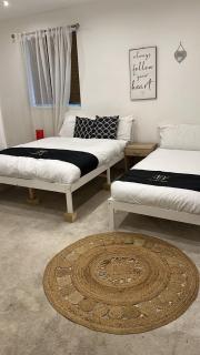 Holiday Plus - 50 Palatine Road - 8