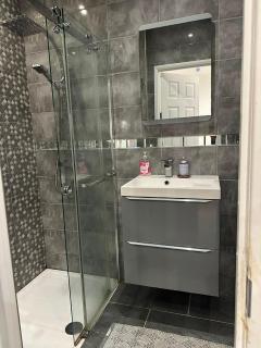 Holiday Plus - 50 Palatine Road - 3