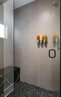 Gaslamp Upscale suite & Kitchenette - 4