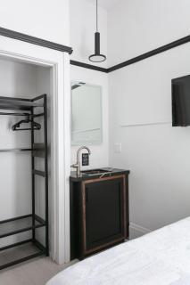Gaslamp Upscale suite & Kitchenette - 1