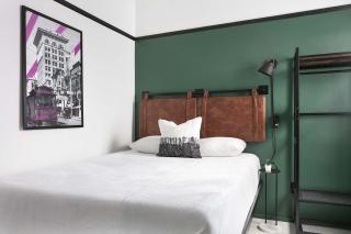 Gaslamp Quarter Private suite & Kitchenette - 8