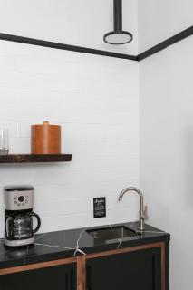 Gaslamp Quarter Private suite & Kitchenette - 3